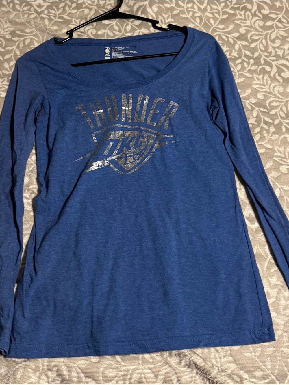NBA Oklahoma City Thunder Women's Long Sleeve Scoop Neck Tee - Blue